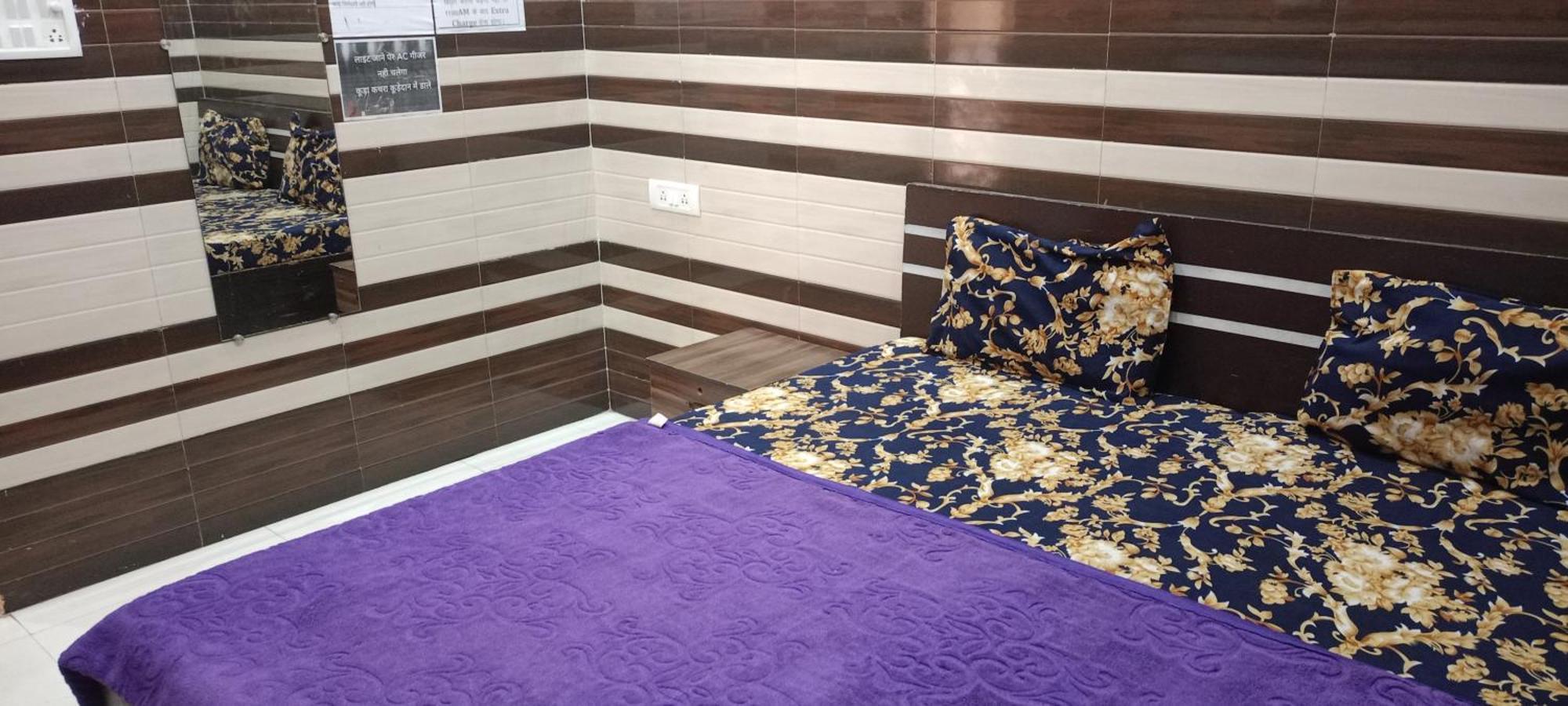 New Gayatri Palace Near Prem Mandir Vrindāvan Zewnętrze zdjęcie