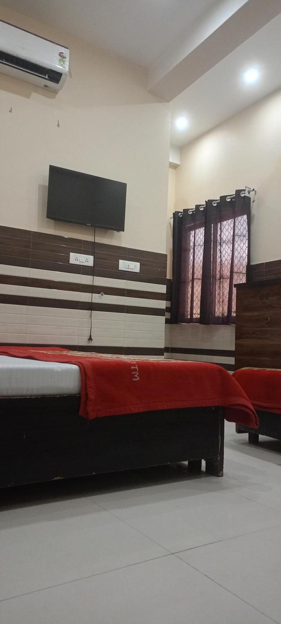 New Gayatri Palace Near Prem Mandir Vrindāvan Zewnętrze zdjęcie