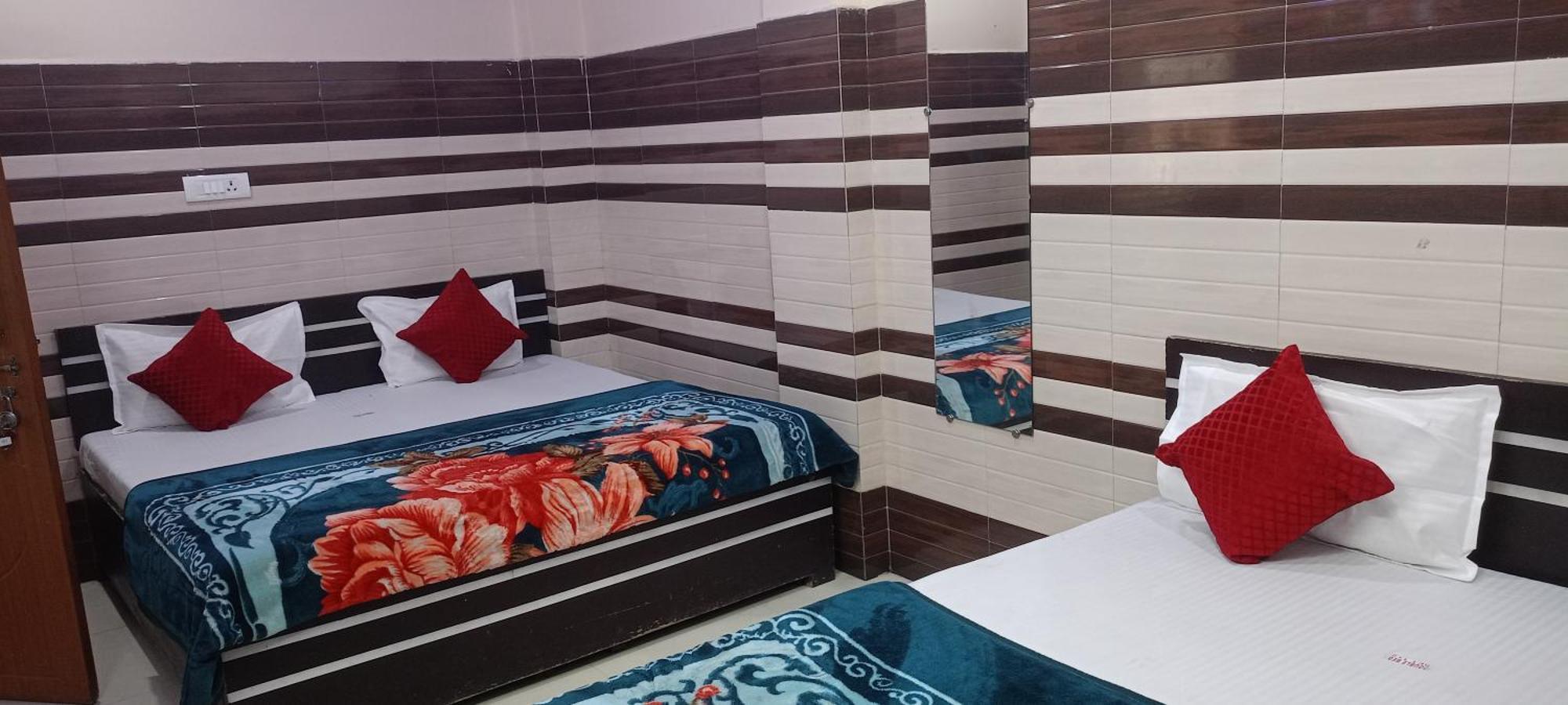New Gayatri Palace Near Prem Mandir Vrindāvan Zewnętrze zdjęcie