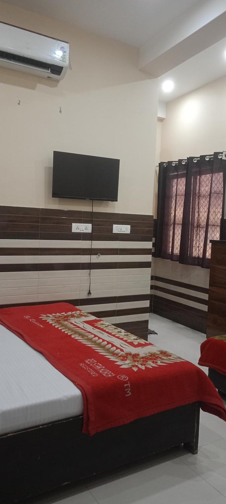 New Gayatri Palace Near Prem Mandir Vrindāvan Zewnętrze zdjęcie