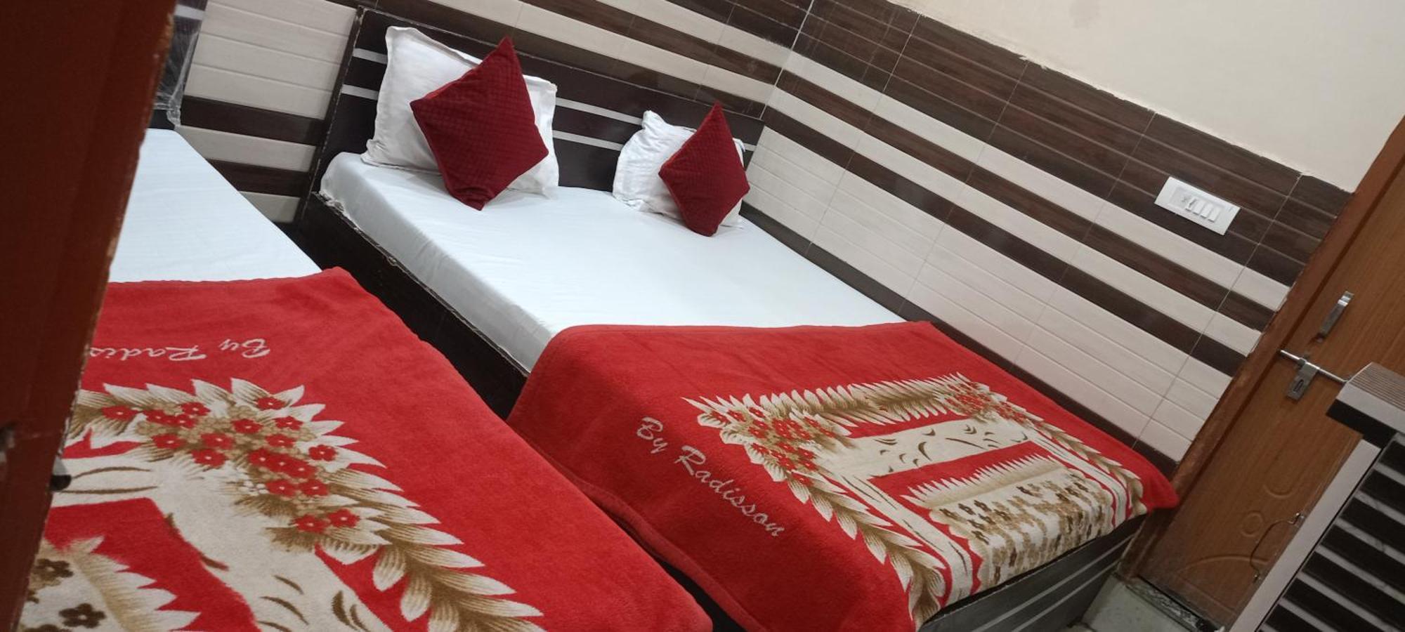 New Gayatri Palace Near Prem Mandir Vrindāvan Zewnętrze zdjęcie