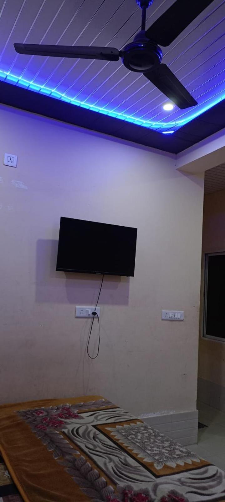 New Gayatri Palace Near Prem Mandir Vrindāvan Zewnętrze zdjęcie